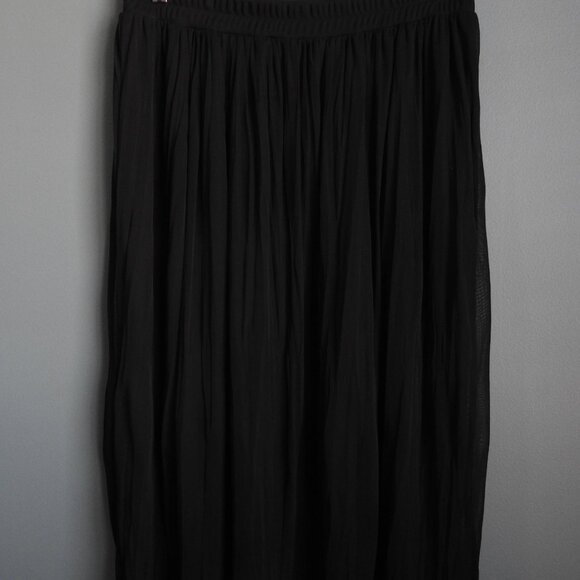 New Directions Black Knee Length Mesh Skirt - Large - Picture 3 of 5